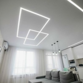 Натяжные потолки с подсветкой: скрытая LED-лента и споты